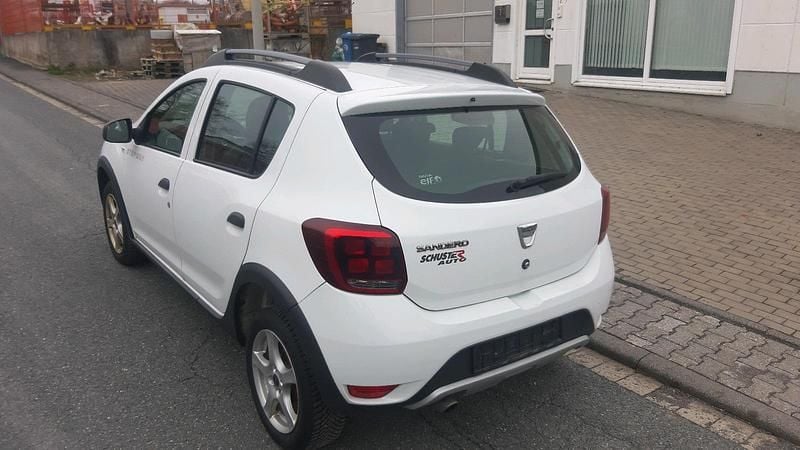 Gebraucht Dacia Sandero Stepway 90 PS (66 kW) 2016 Weiß Kleinwagen