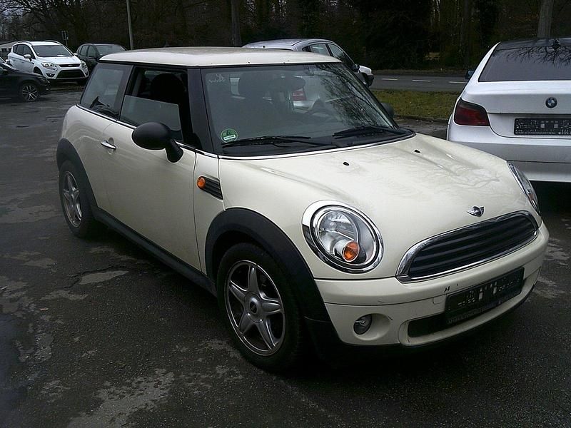 Gebraucht Mini ONE 75 PS (55 kW) 2009 Pepper white Kleinwagen