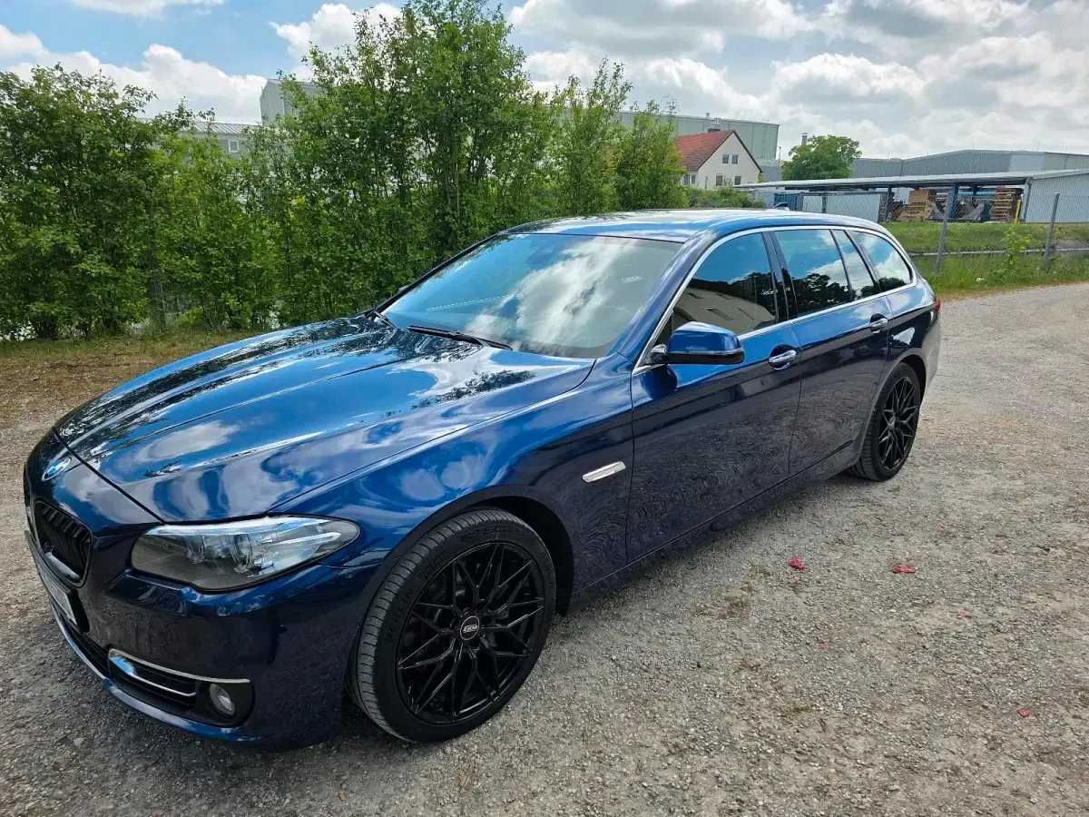 Gebraucht BMW 530 258 PS (189 kW) 2015 Blau Kombi