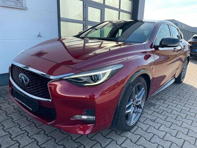 Rot Gebraucht 2017 Infiniti Q30 Sport Tech SUV | 16.840 € (Fairer Preis) - Bild 1/4