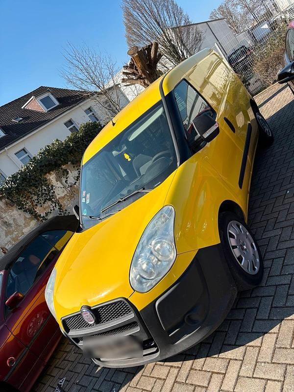 Gebraucht Fiat Doblò 100 PS (73 kW) 2013 Gelb Van / Kleinbus