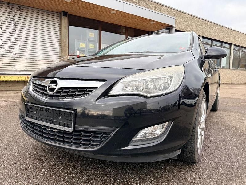 Gebraucht Opel Astra Edition 160 PS (117 kW) 2011 Schwarz Kombi