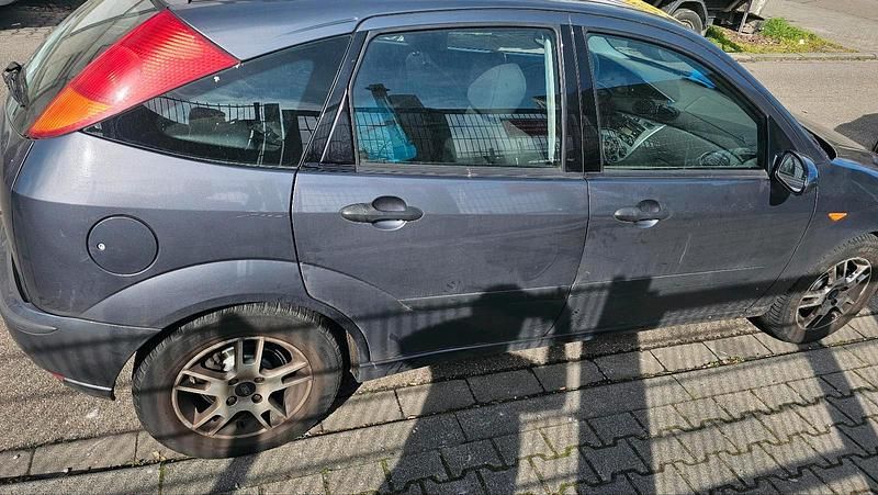 Gebraucht Ford Focus 101 PS (74 kW) 2004 Grau Kombi