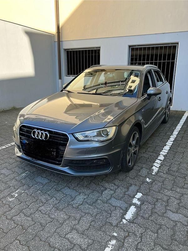 Grau Gebraucht 2015 Audi A3 Sportback S-Line Limousine | 12.000 € (Fairer Preis) - Bild 1/4
