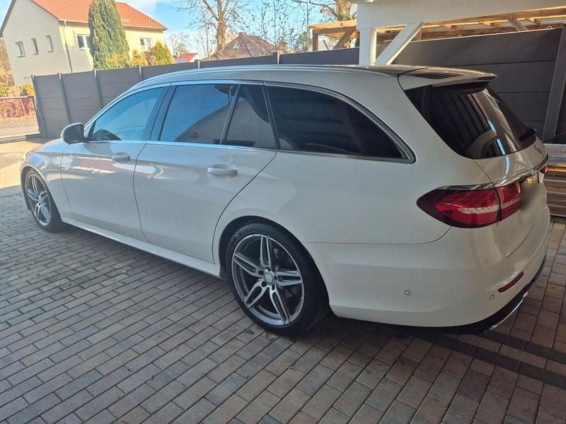 Gebraucht Mercedes E220 AMG line 194 PS (142 kW) 2016 Grau Kombi