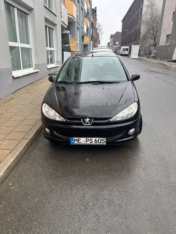 Gebraucht Peugeot 206 60 PS (44 kW) 2009 Schwarz Limousine
