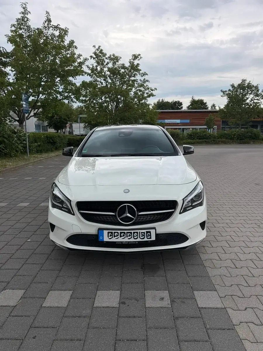 Gebraucht Mercedes CLA180 122 PS (89 kW) 2017 Weiß Limousine