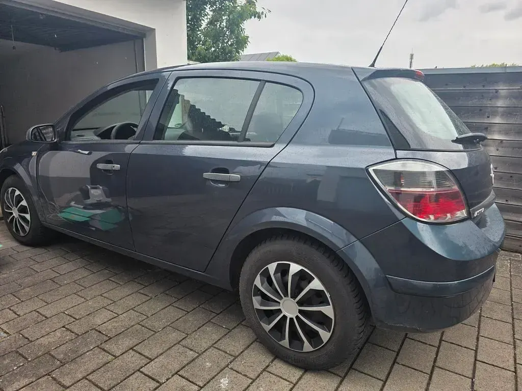 Gebraucht Opel Astra 90 PS (66 kW) 2009 Grau Limousine