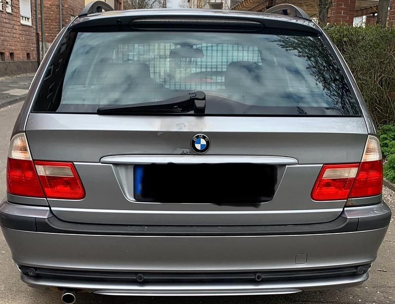 Gebraucht BMW 318 120 PS (88 kW) 2005 Grau Kombi