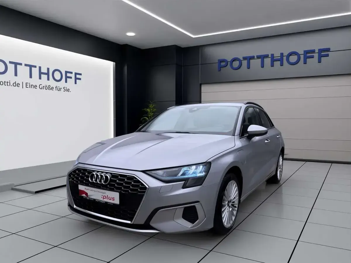 Second-hand Audi A3 Advanced 150 CP (110 kW) 2024 Argintiu Berlinǎ