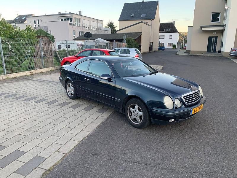 Blau Gebraucht 2001 Mercedes CLK200 Elegance Coupé | 1.000 € (Superpreis) - Bild 1/4