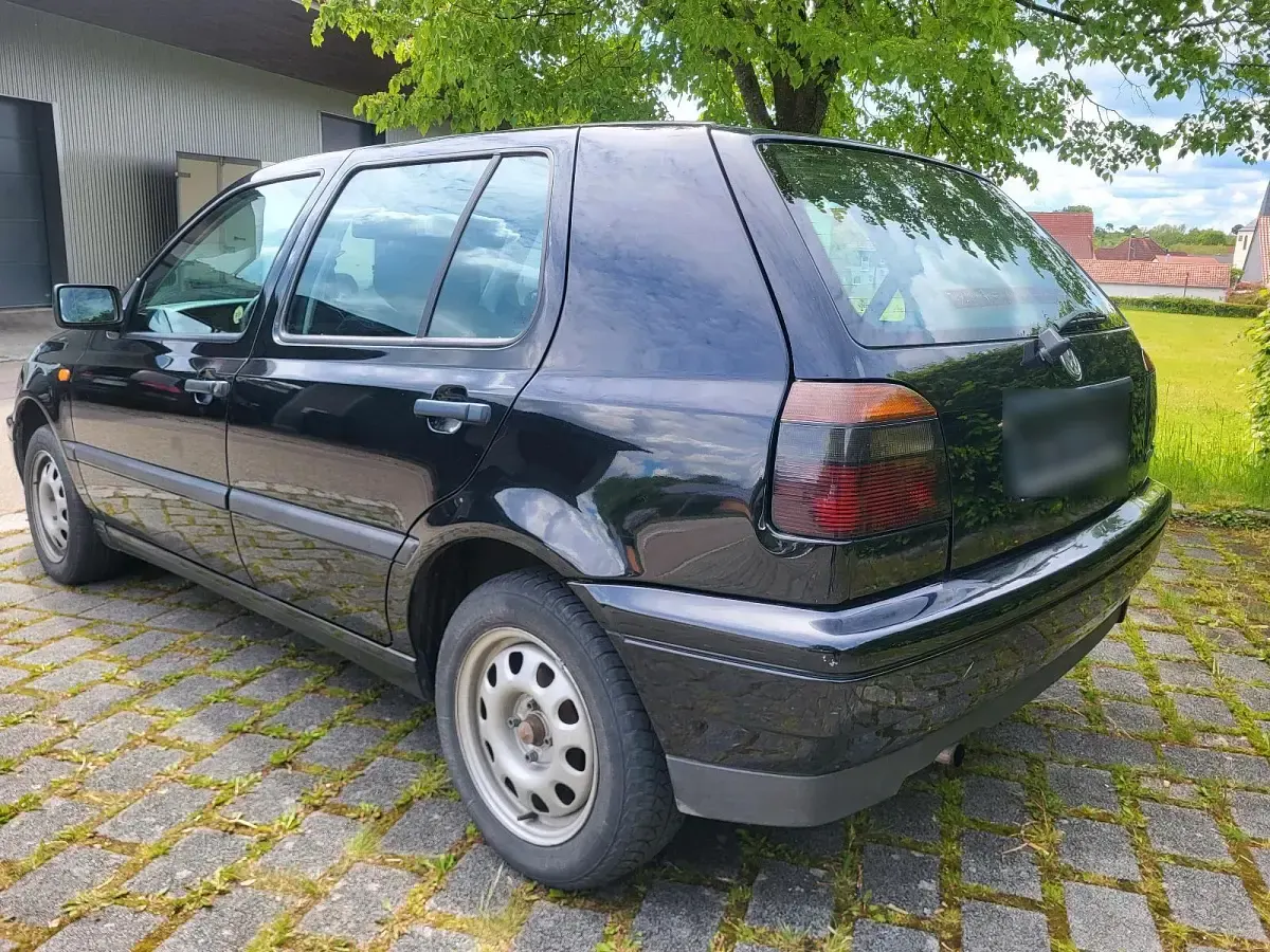 Gebraucht VW Golf III 75 PS (55 kW) 1997 Schwarz Kleinwagen