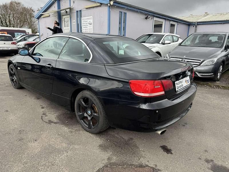 Gebraucht BMW 320 Cabriolet 170 PS (125 kW) 2008 Back sapphire Cabrio