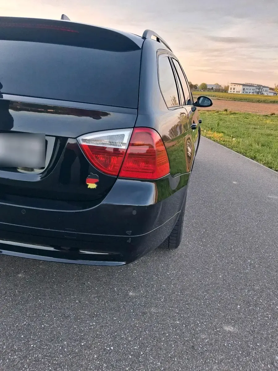 Gebraucht BMW 320 174 PS (127 kW) 2008 Schwarz Kombi