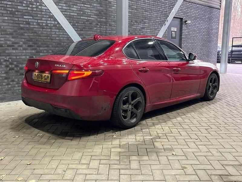 Gebraucht Alfa Romeo Giulia Super 201 PS (147 kW) 2016 Rot Limousine