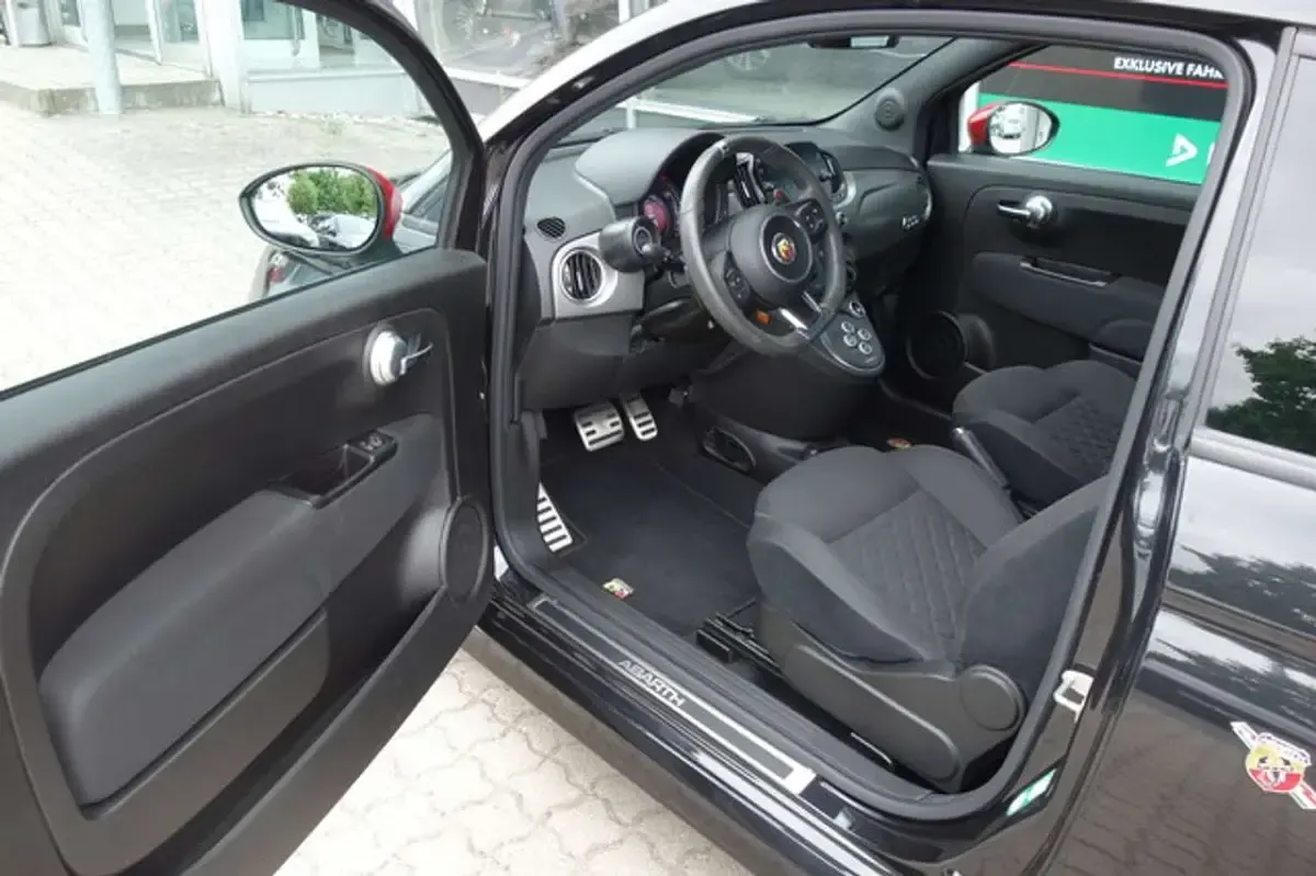 Gebraucht Abarth 595 165 PS (121 kW) 2023 Schwarz Coupé