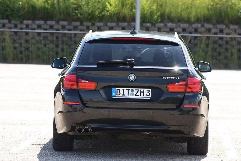 Schwarz Gebraucht 2011 BMW 525 Kombi | 7.760 € (Guter Preis) - Bild 1/4