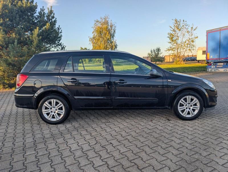 Gebraucht Opel Astra 116 PS (85 kW) 2008 Schwarz Kombi
