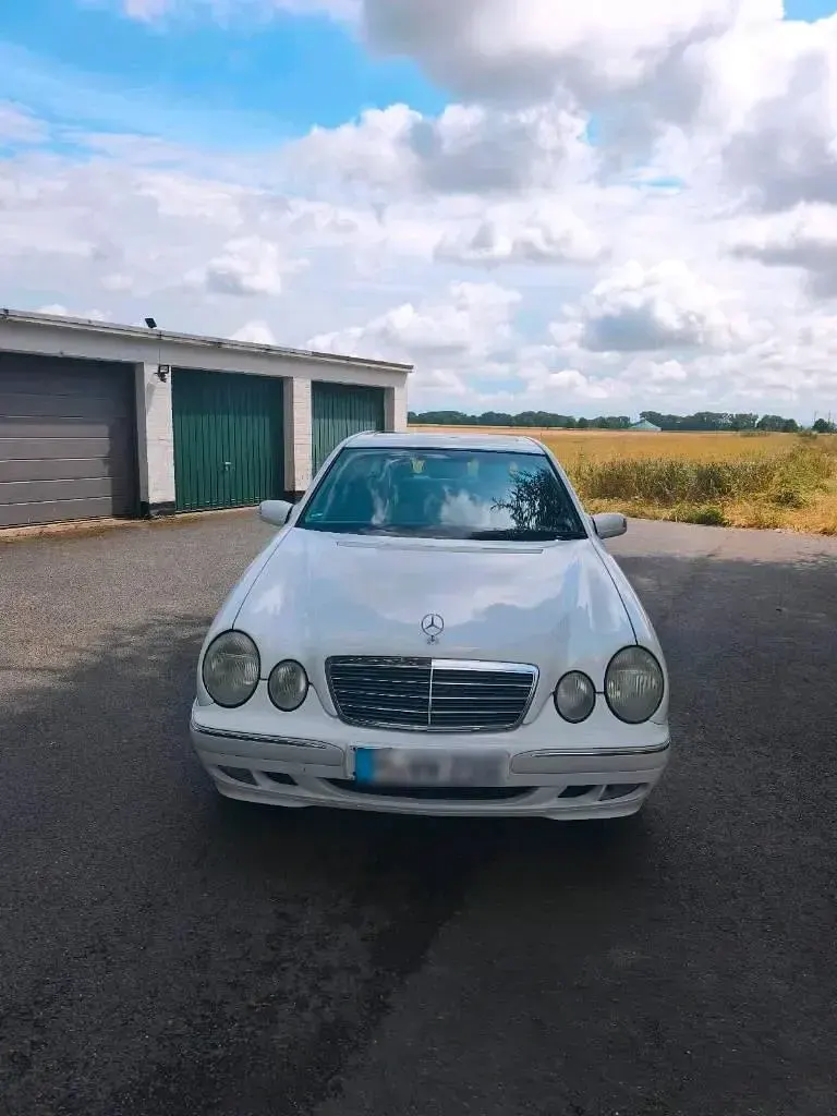 Gebraucht Mercedes E280 Elegance 204 PS (150 kW) 2000 Weiß Limousine