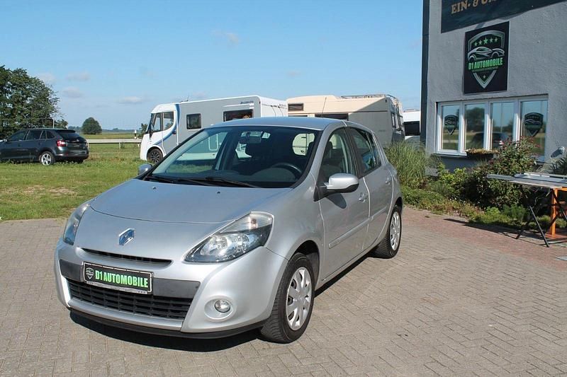 Silber Gebraucht 2011 Renault Clio II Kleinwagen | 4.450 € (Etwas zu teuer) - Bild 1/4