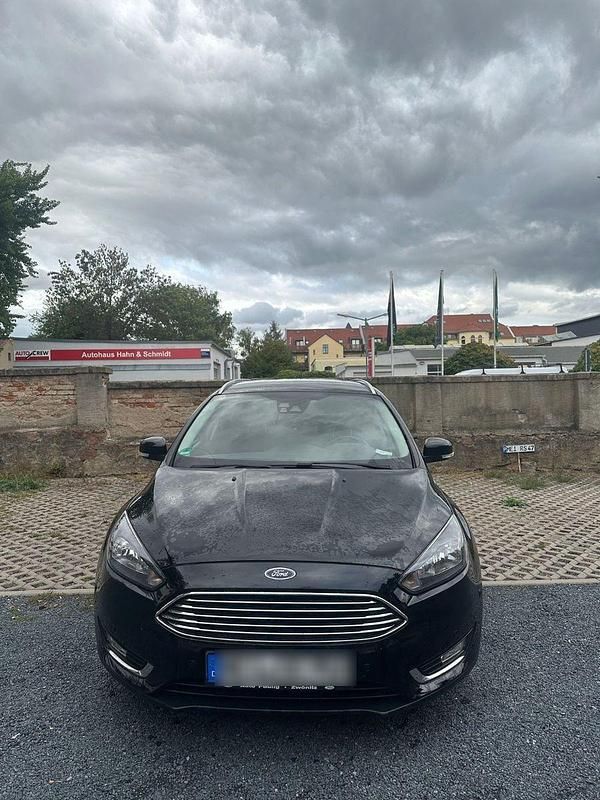 Schwarz Gebraucht 2018 Ford Focus Titanium Kombi | 9.900 € (Etwas zu teuer) - Bild 1/4
