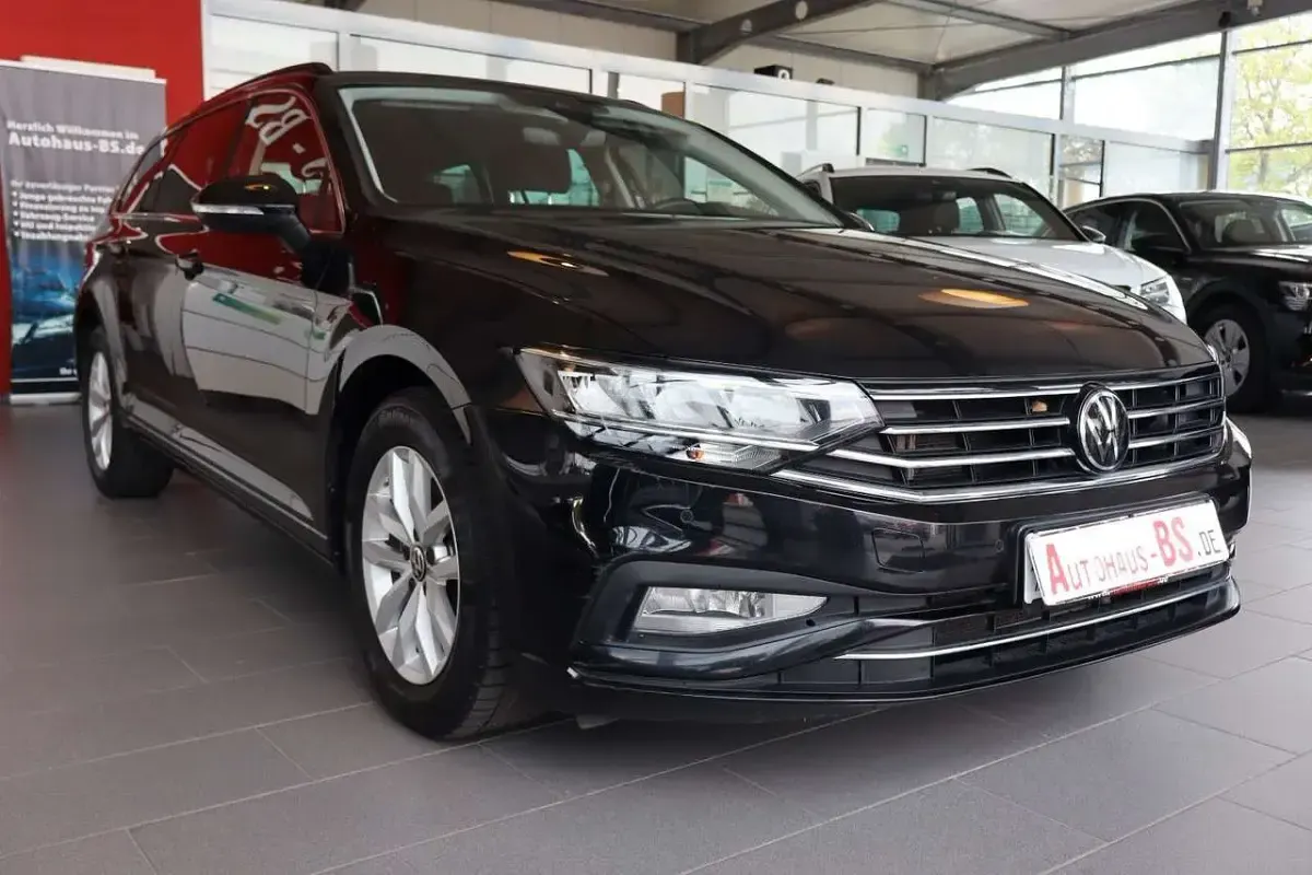 Gebraucht VW Passat 150 PS (110 kW) 2024 Schwarz Kombi