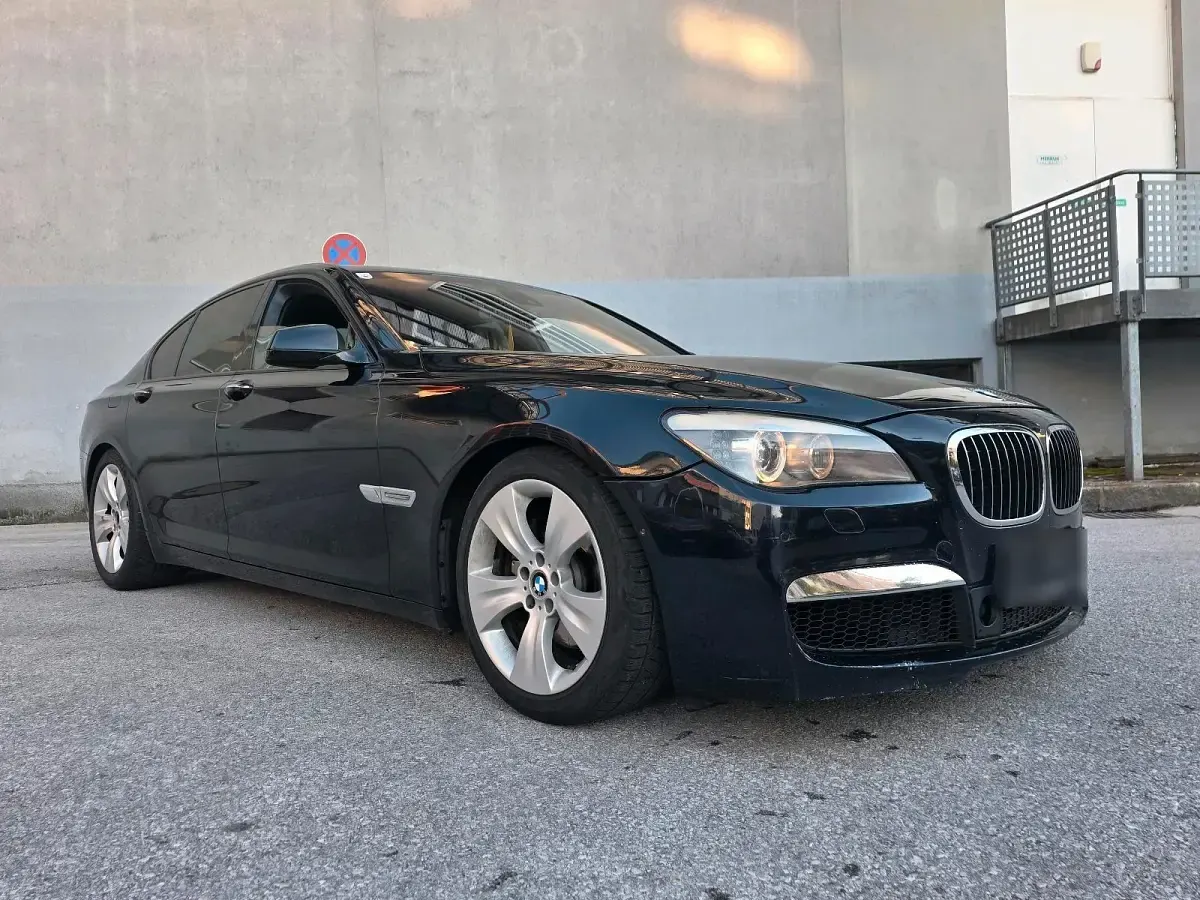 Gebraucht BMW 740 380 PS (279 kW) 2009 Schwarz Limousine