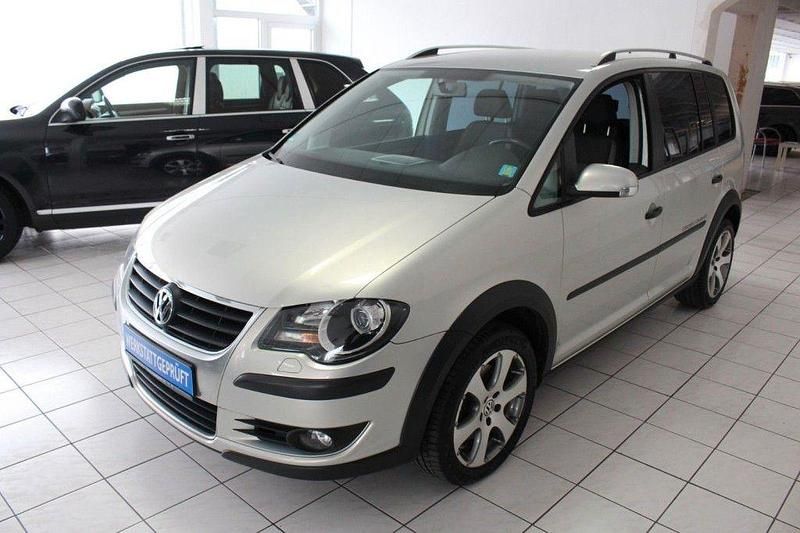 Grau Gebraucht 2008 VW Touran Cross Van / Kleinbus | 9.250 € (Etwas zu teuer) - Bild 1/4
