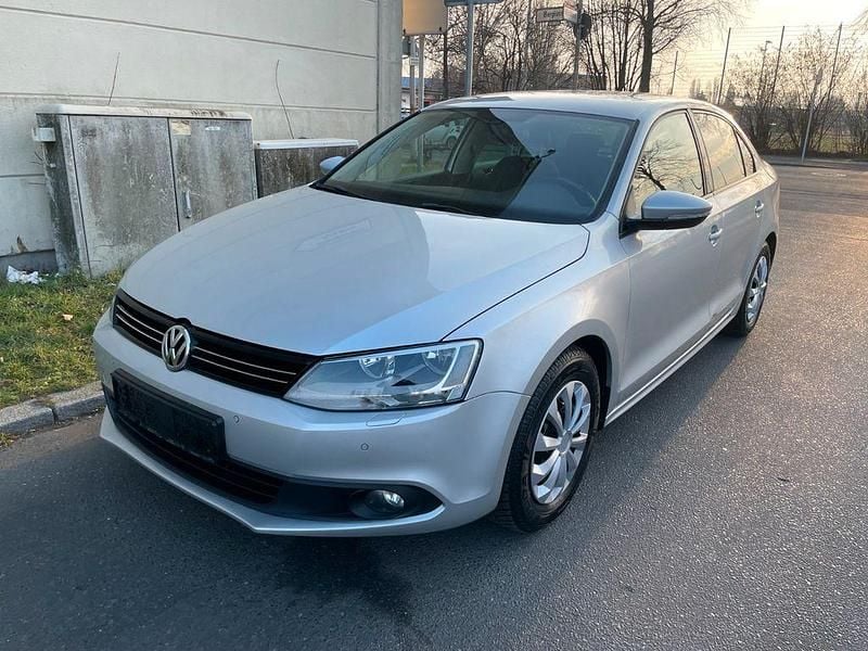 Silber Gebraucht 2012 VW Jetta Comfortline Limousine | 4.799 € (Guter Preis) - Bild 1/4