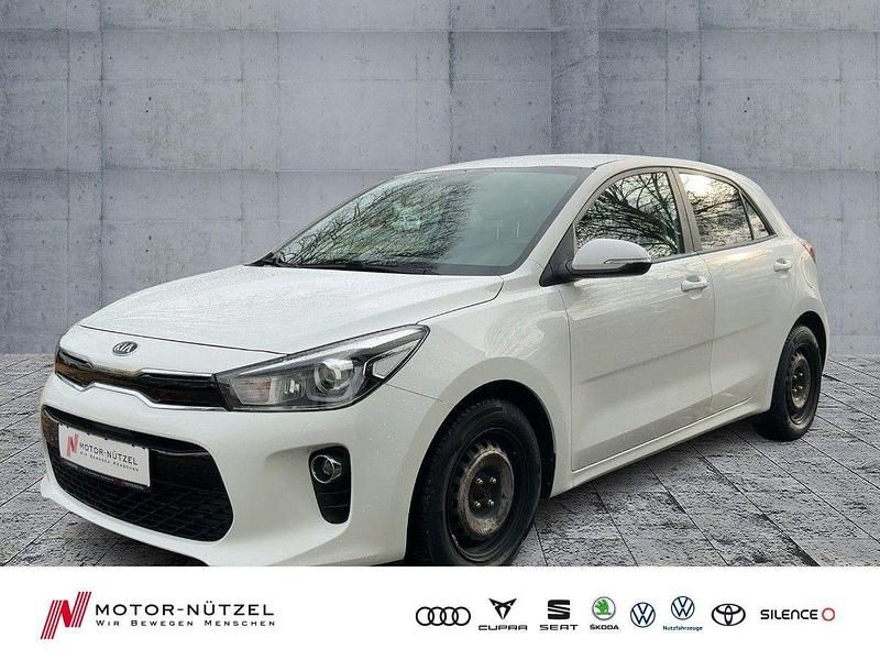 Rot Gebraucht 2018 Kia Rio DREAM-TEAM Edition Kleinwagen | 11.930 € (Fairer Preis) - Bild 1/4