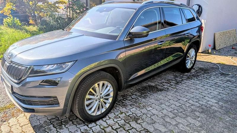 Grau Gebraucht 2018 Skoda Kodiaq Style SUV | 23.000 € (Fairer Preis) - Bild 1/4