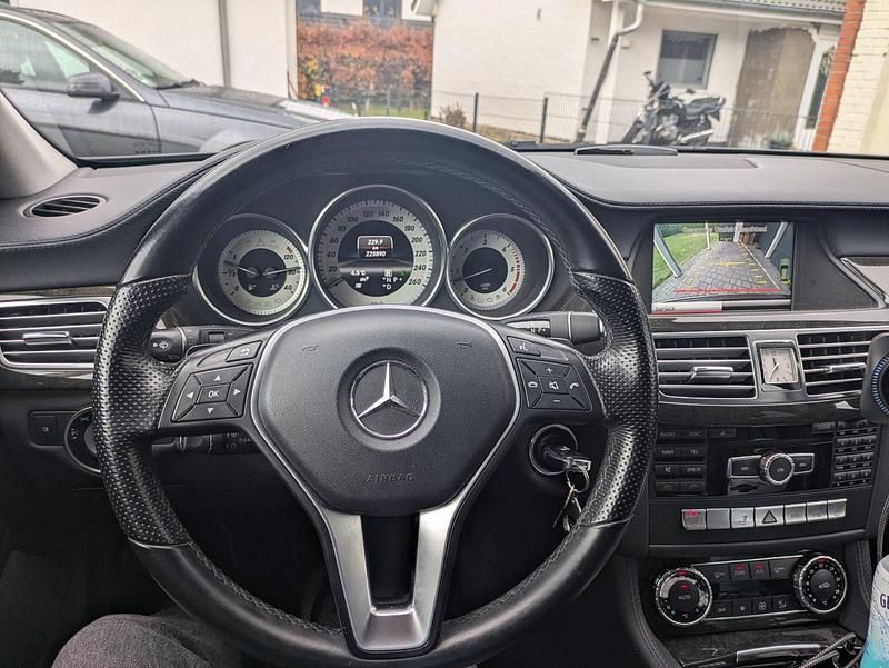 Schwarz Gebraucht 2013 Mercedes CLS350 Shooting Brake Kombi | 14.700 € (Fairer Preis) - Bild 1/4