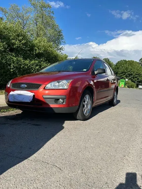 Gebraucht Ford Focus Ambiente 101 PS (74 kW) 2005 Rot Limousine