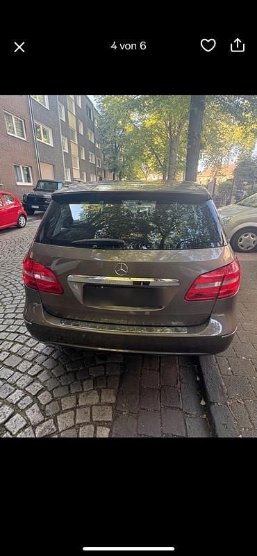 Braun Gebraucht 2013 Mercedes B180 Van / Kleinbus | 6.599 € (Superpreis) - Bild 1/4