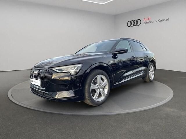 Brillantschwarz Gebraucht 2019 Audi e-tron Ambiente SUV | 30.990 € (Superpreis) - Bild 1/4