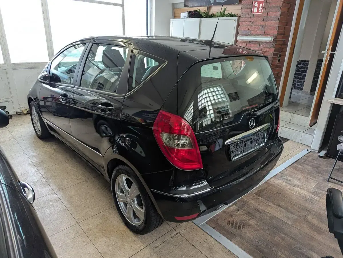 Gebraucht Mercedes A160 Avantgarde 95 PS (69 kW) 2011 Schwarz Limousine