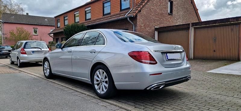 Gebraucht Mercedes E220 194 PS (142 kW) 2017 Silber Limousine