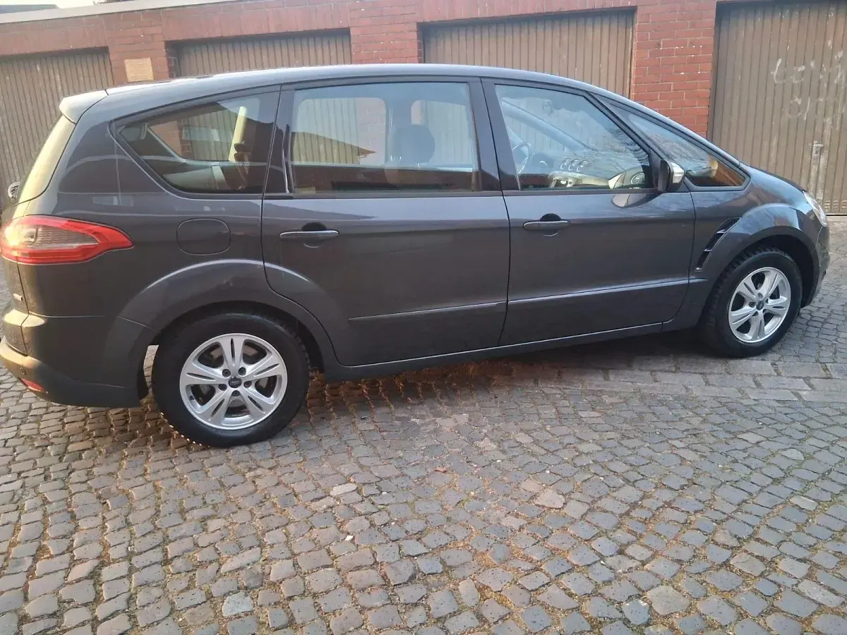 Gebraucht Ford S-MAX Titanium 116 PS (85 kW) 2010 Silber Van / Kleinbus