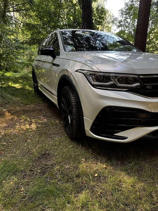 Weiß Gebraucht 2022 VW Tiguan Allspace R-line SUV | 33.555 € (Fairer Preis) - Bild 1/4