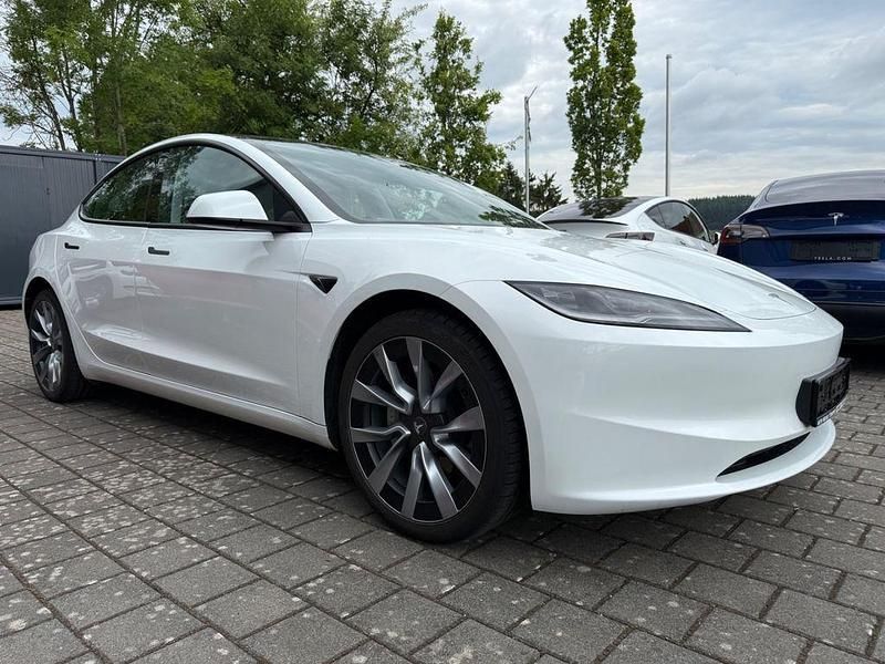 Weiß Gebraucht 2024 Tesla Model 3 Long Range Limousine | 42.950 € - Bild 1/4