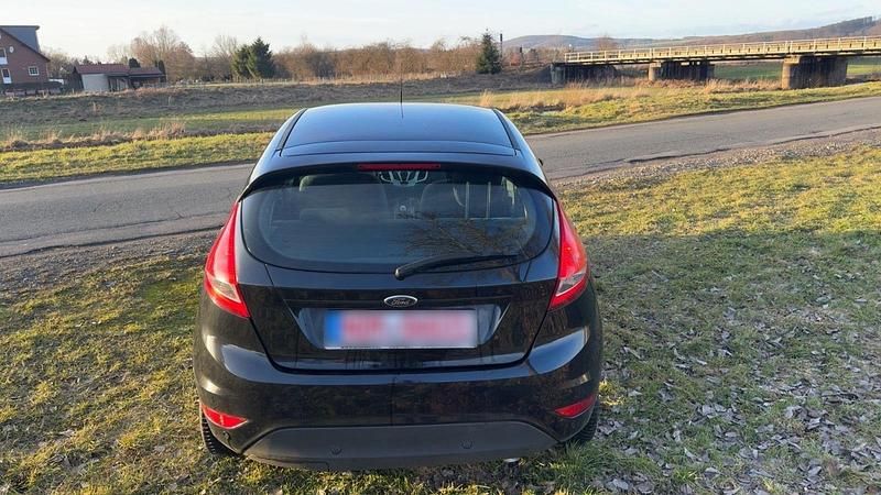 Gebraucht Ford Fiesta Trend 82 PS (60 kW) 2011 Schwarz Kleinwagen