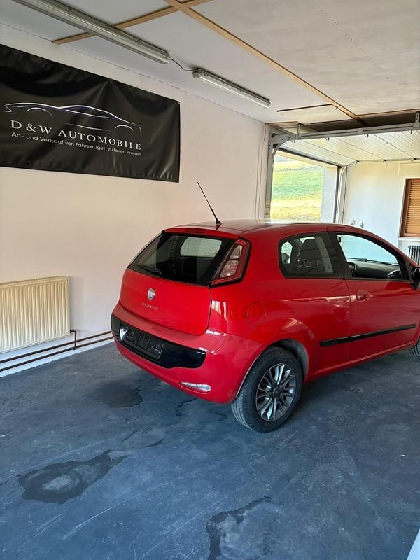 Gebraucht Fiat Punto 77 PS (56 kW) 2011 Rot Kleinwagen