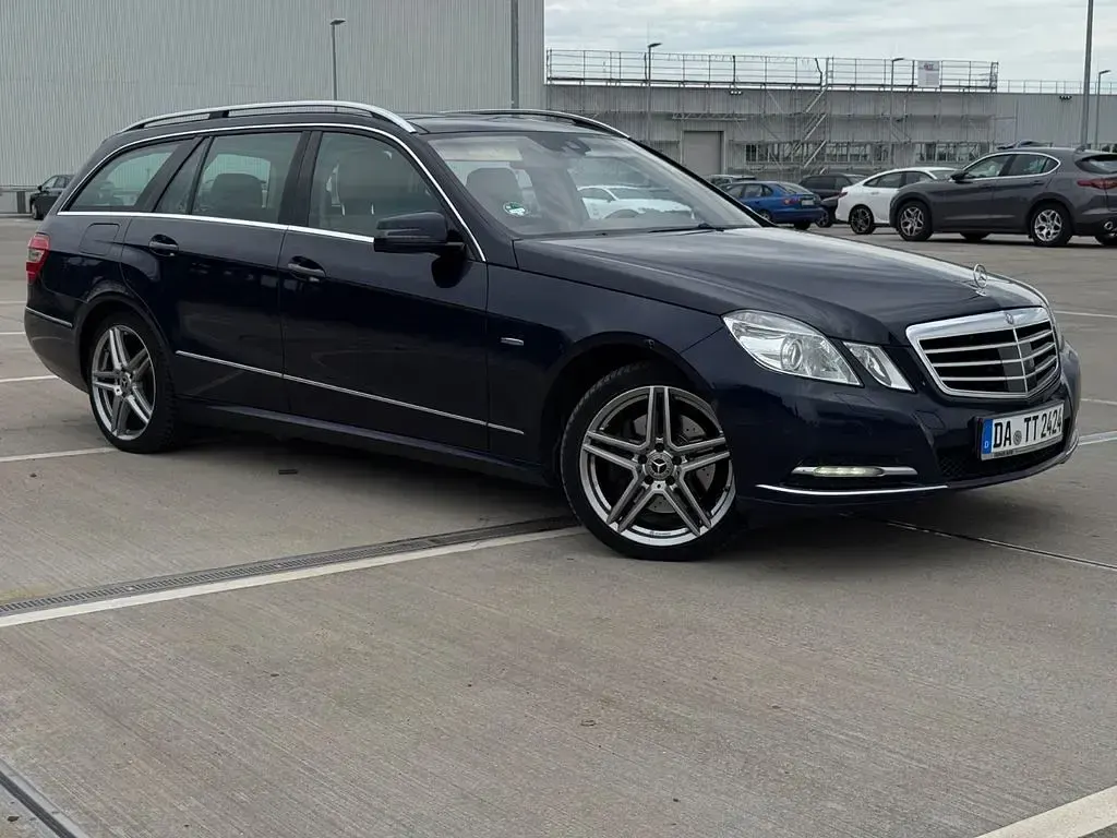 Gebraucht Mercedes E250 204 PS (150 kW) 2011 Limousine