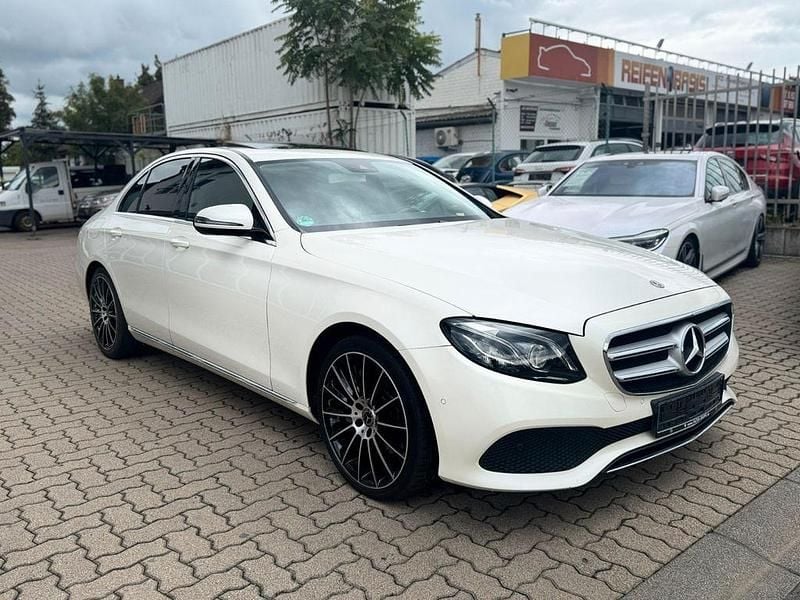 Weiß Gebraucht 2018 Mercedes E300 Limousine | 21.999 € (Fairer Preis) - Bild 1/4