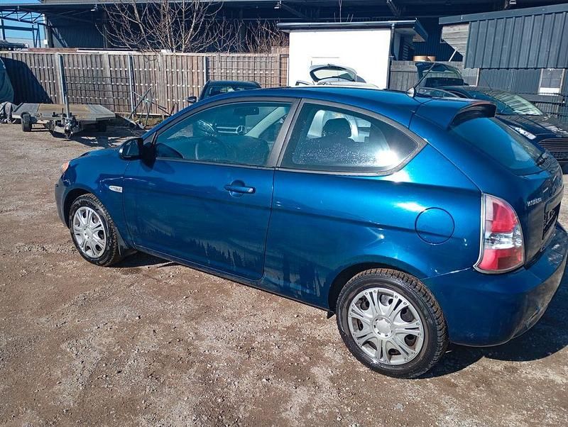 Gebraucht Hyundai Accent 97 PS (71 kW) 2007 Blau Limousine