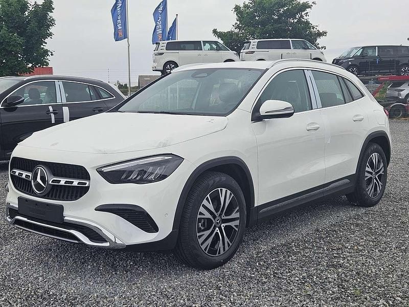 Polarweiß (149) Neu 2025 Mercedes GLA200 SUV | 39.990 € - Bild 1/4