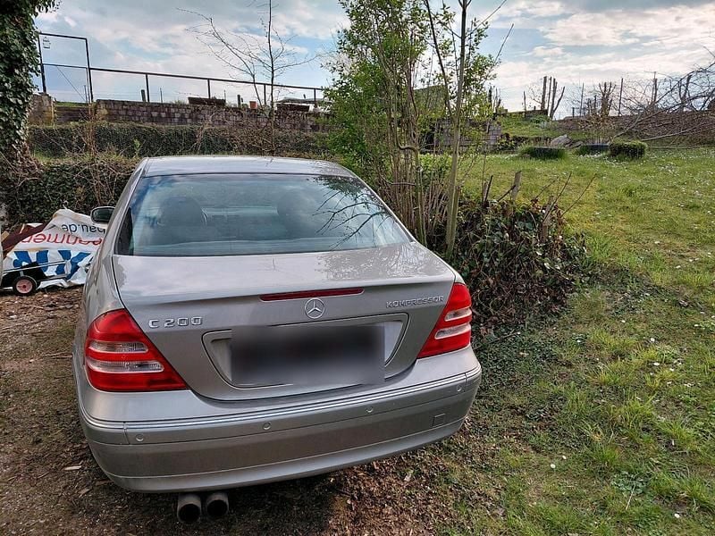 Second-hand Mercedes C200 163 CP (119 kW) 2004 Argintiu Berlinǎ