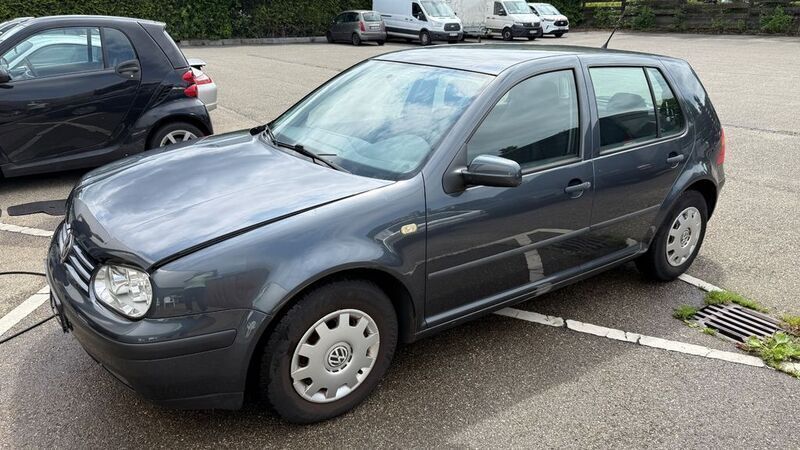 Grau Gebraucht 2000 VW Golf IV Basis Limousine | 2.600 € (Fairer Preis) - Bild 1/4