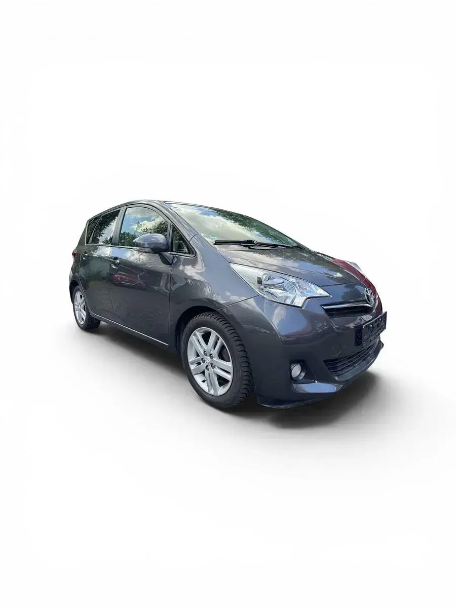 Gebraucht Toyota Verso-S Club 90 PS (66 kW) 2013 Grau Van / Kleinbus