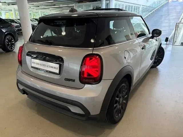 Gebraucht Mini Cooper 136 PS (100 kW) 2023 Silber Kleinwagen